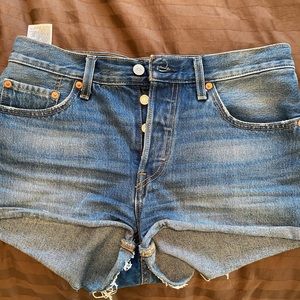 Aritzia Levi’s 501 Shorts